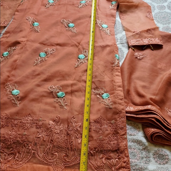 Gorgeous two piece Salwar kameez - Picture 11 of 11